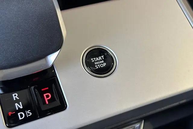 2026 Land Rover Range Rover P400 SE 7 Seat