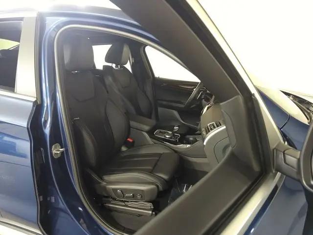 2025 BMW X4 xDrive30i
