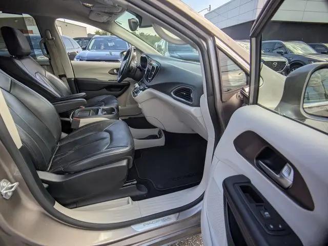 2017 Chrysler Pacifica Touring-L