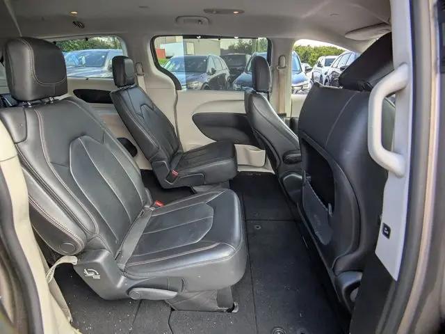 2017 Chrysler Pacifica Touring-L