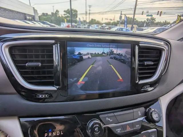 2017 Chrysler Pacifica Touring-L