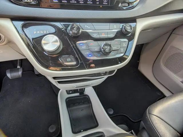 2017 Chrysler Pacifica Touring-L