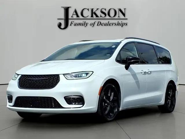 2025 Chrysler Pacifica Limited for sale in Sullivan, IL