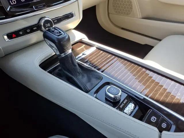 2018 Volvo S90 T5 Momentum