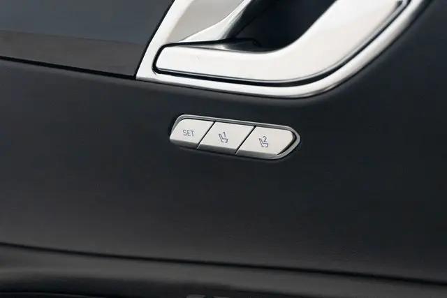 2025 Genesis GV80 2.5T Standard AWD