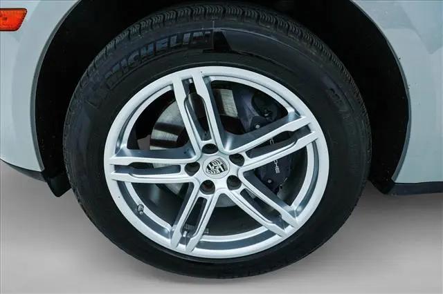2024 Porsche Macan T