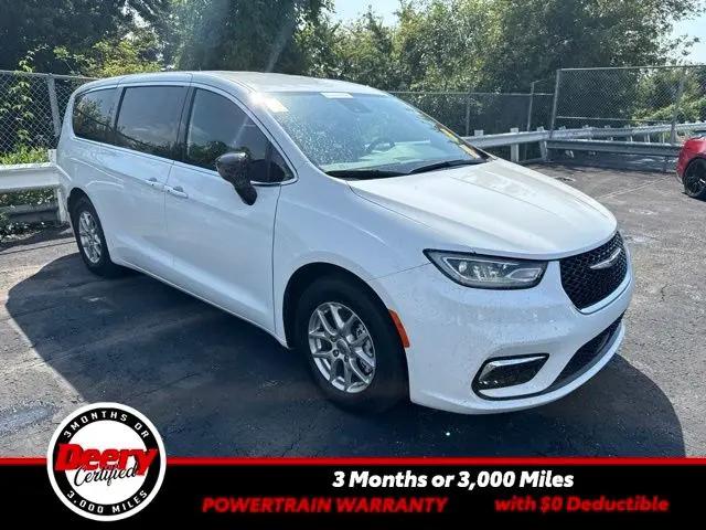 2025 Chrysler Pacifica Select for sale in Cedar Falls, IA