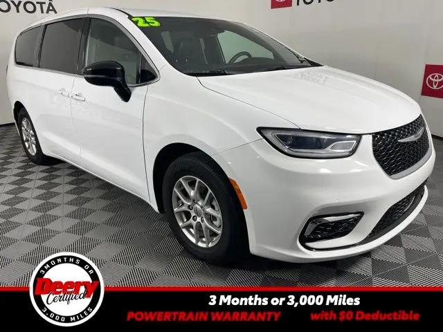 2025 Chrysler Pacifica Select for sale in Cedar Falls, IA