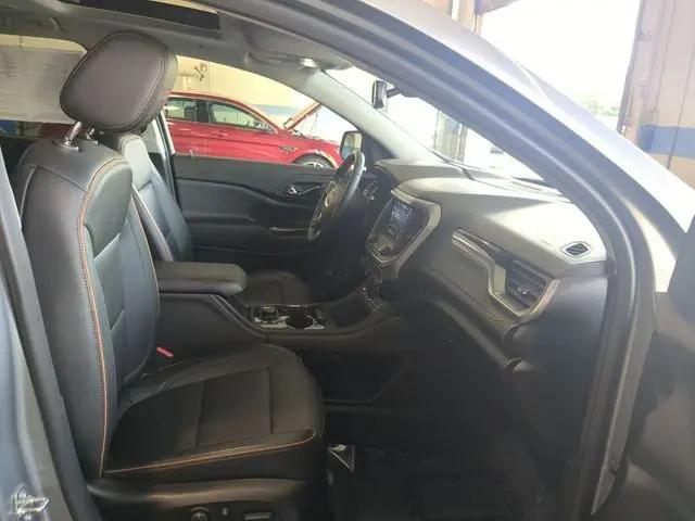 2023 GMC Acadia AWD AT4