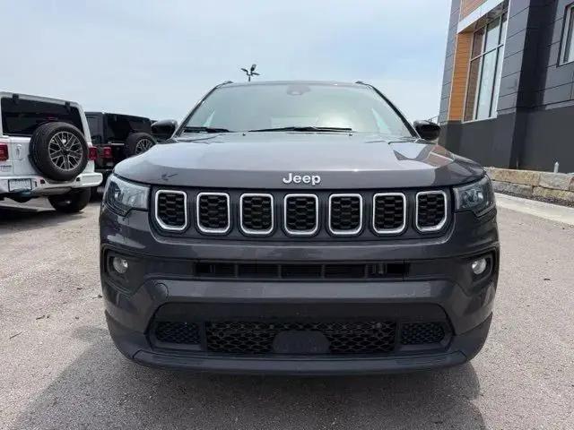 2024 Jeep Compass Latitude Lux FWD