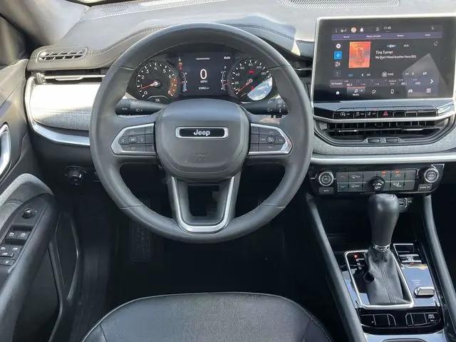 2023 Jeep Compass Latitude Lux FWD