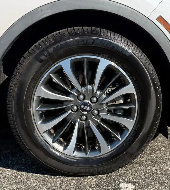 2019 Lincoln Nautilus Select