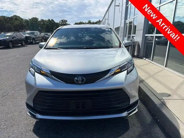 2023 Toyota Sienna LE for sale in Riverhead, NY