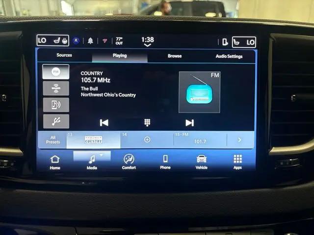 2025 Chrysler Pacifica Select