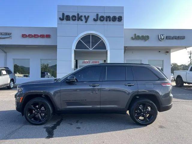 2023 Jeep Grand Cherokee Altitude 4x4 for sale in Hayesville, NC