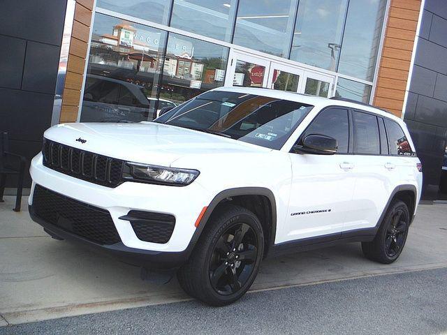 2023 Jeep Grand Cherokee Altitude 4x4 2023 Jeep Grand Cherokee Altitude 4x4