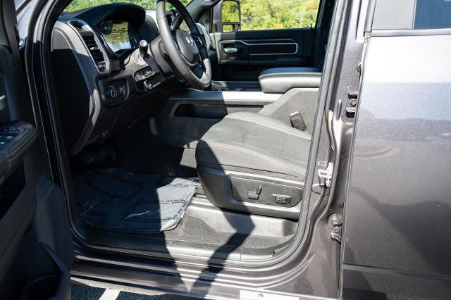 2025 Ram 3500 Big Horn Crew Cab 4x4 8 Box