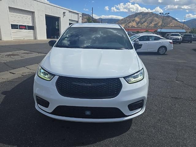 2024 Chrysler Pacifica Hybrid S Appearance Pkg