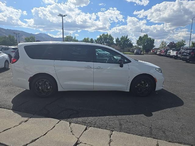 2024 Chrysler Pacifica Hybrid S Appearance Pkg