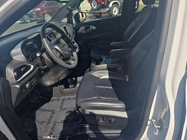 2024 Chrysler Pacifica Hybrid S Appearance Pkg