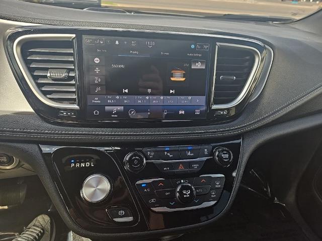 2024 Chrysler Pacifica Hybrid S Appearance Pkg