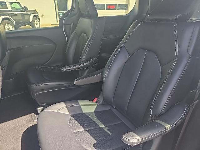 2024 Chrysler Pacifica Hybrid S Appearance Pkg