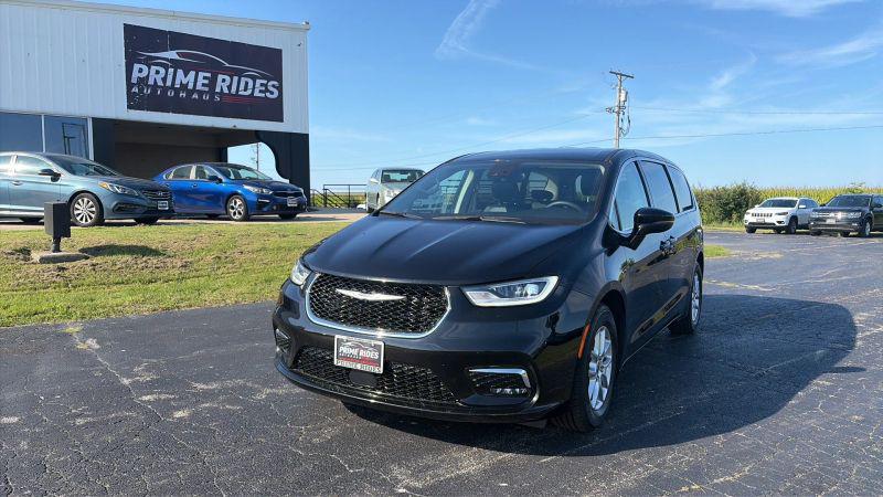 2024 Chrysler Pacifica Touring L for sale in Dwight, IL