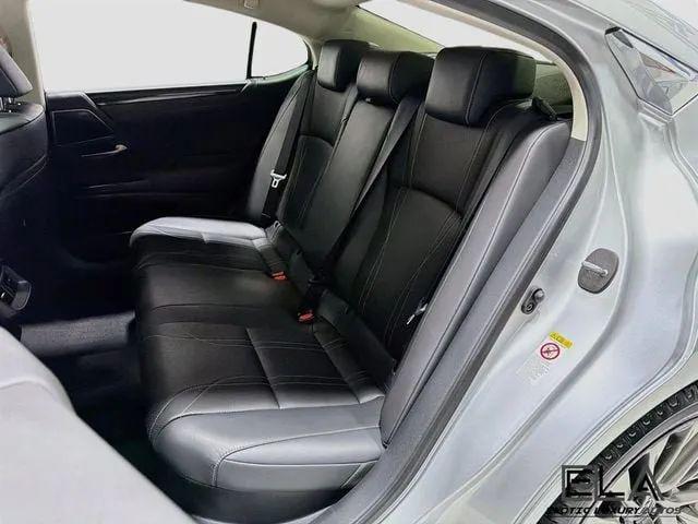 2019 Lexus ES 300h Luxury