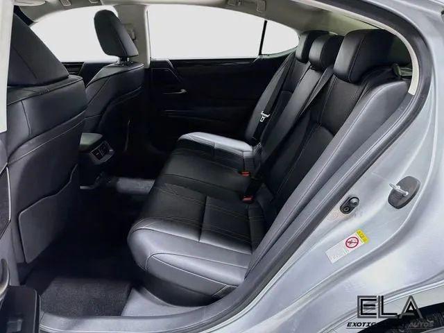 2019 Lexus ES 300h Luxury
