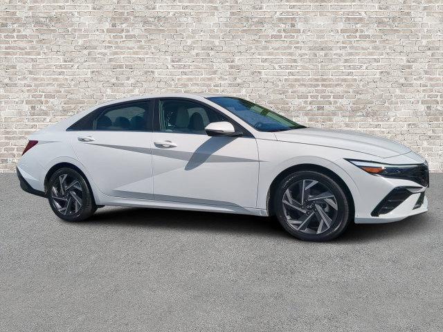 Serenity White 2025 Hyundai Elantra Hybrid Sedan Front-Wheel Drive 6-Speed Dual Clutch
