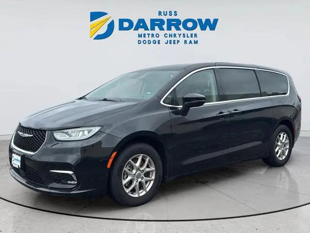 2023 Chrysler Pacifica Touring L for sale in Milwaukee, WI