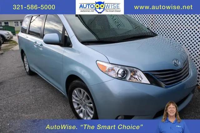 2017 Toyota Sienna XLE 8 Passenger for sale in Melbourne, FL