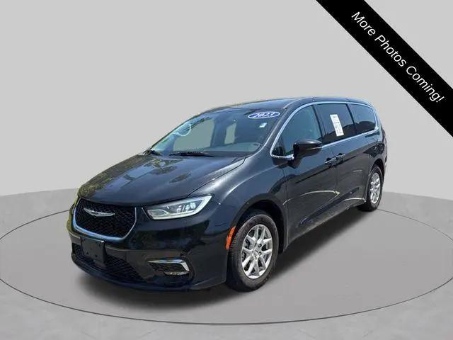 2023 Chrysler Pacifica Touring L for sale in Fort Wayne, IN