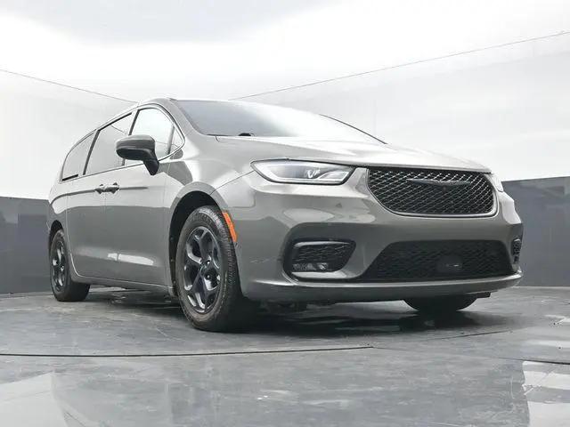 2023 Chrysler Pacifica Hybrid Touring L for sale in McAlester, OK