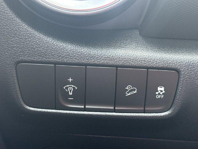 2023 Hyundai Kona SEL - Photo 18