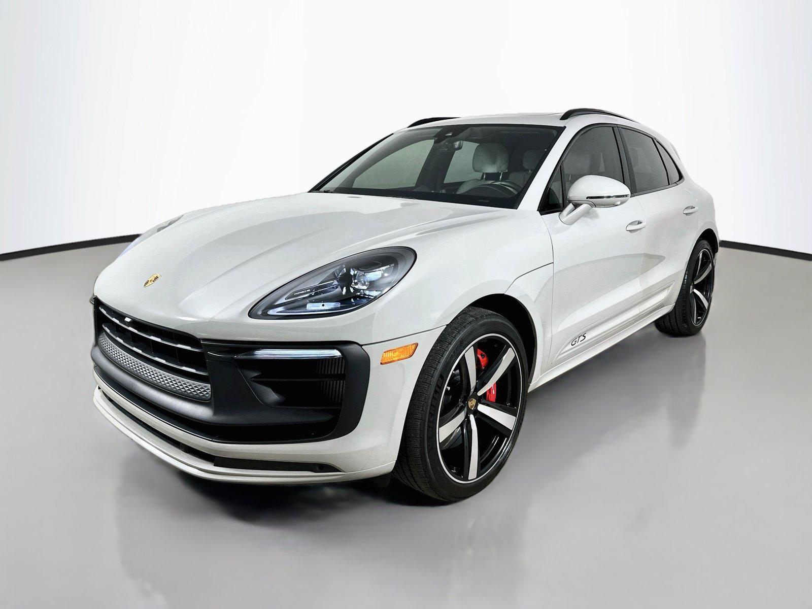 /2022 Porsche Macan