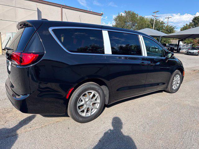 2027 Chrysler Pacifica LX