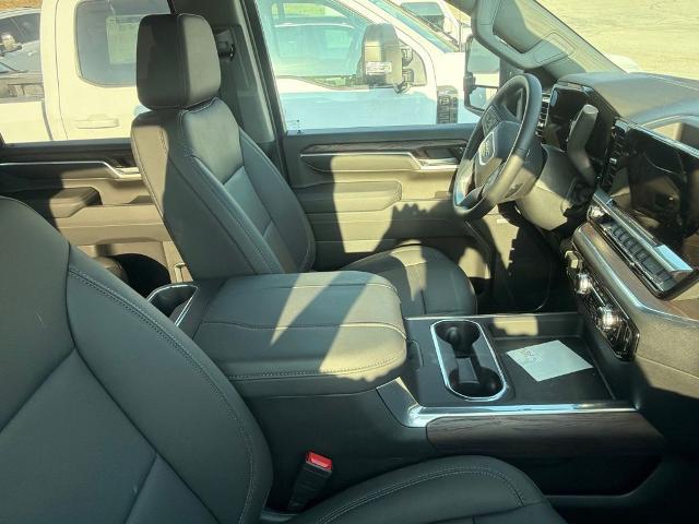2026 GMC Sierra 2500HD Crew Cab, Standard Bed, SLT, 4WD