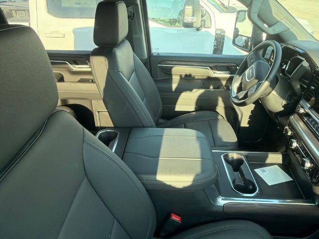 2026 GMC Sierra 2500HD Crew Cab, Standard Bed, SLT, 4WD