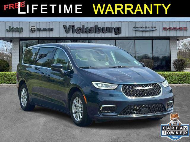 2023 Chrysler Pacifica Touring L for sale in Vicksburg, MI