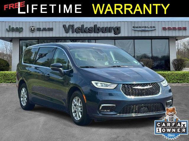 2023 Chrysler Pacifica Touring L for sale in Vicksburg, MI