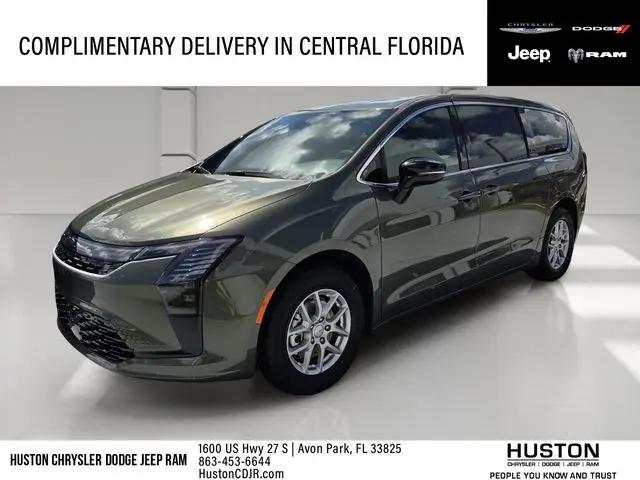 2027 Chrysler Pacifica Select for sale in Avon Park, FL
