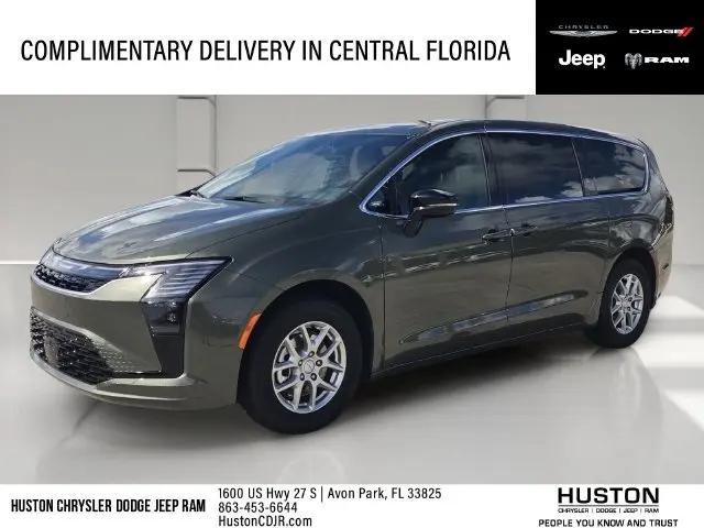 2027 Chrysler Pacifica Select for sale in Avon Park, FL