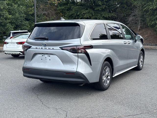 2025 Toyota Sienna LE