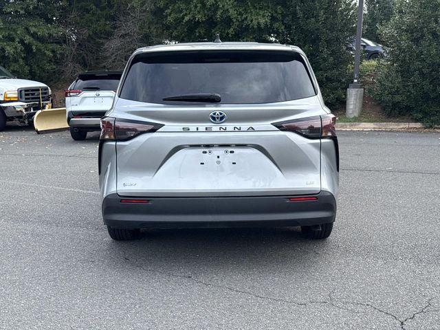 2025 Toyota Sienna LE