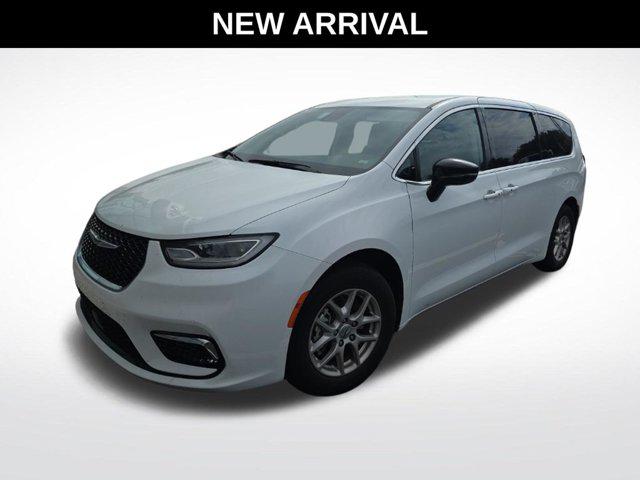 2024 Chrysler Pacifica Touring L for sale in Crystal Lake, IL