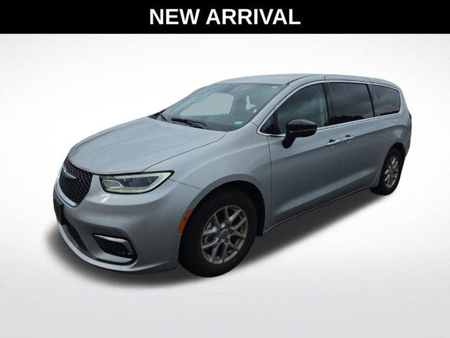 2024 Chrysler Pacifica Touring L for sale in Crystal Lake, IL