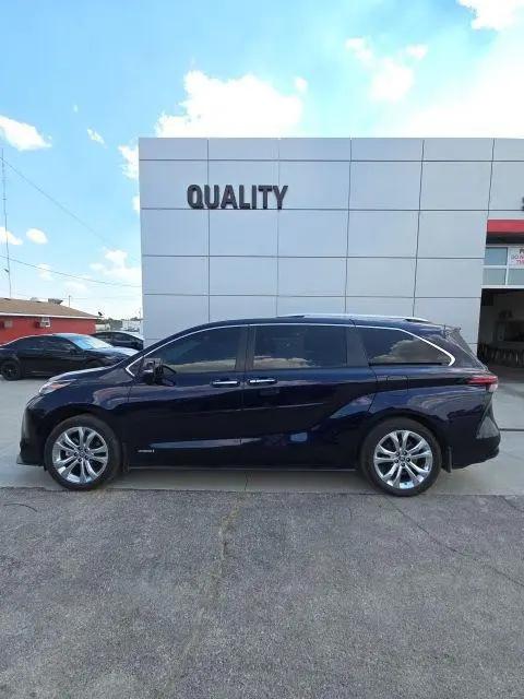 2021 Toyota Sienna Platinum for sale in Independence, KS