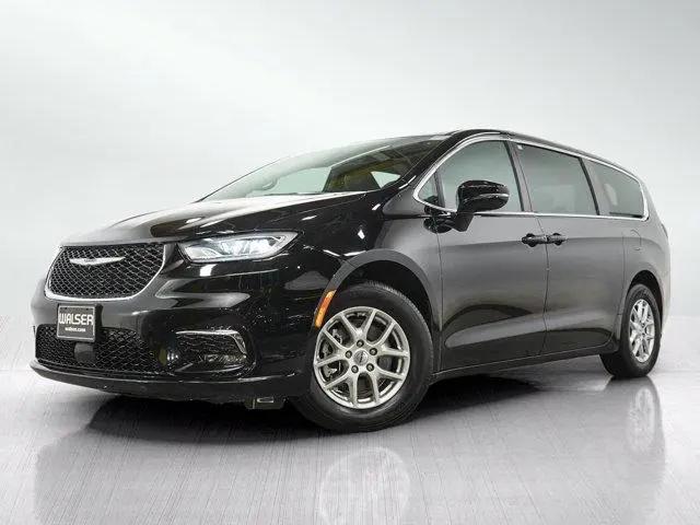 2025 Chrysler Pacifica Select for sale in Burnsville, MN
