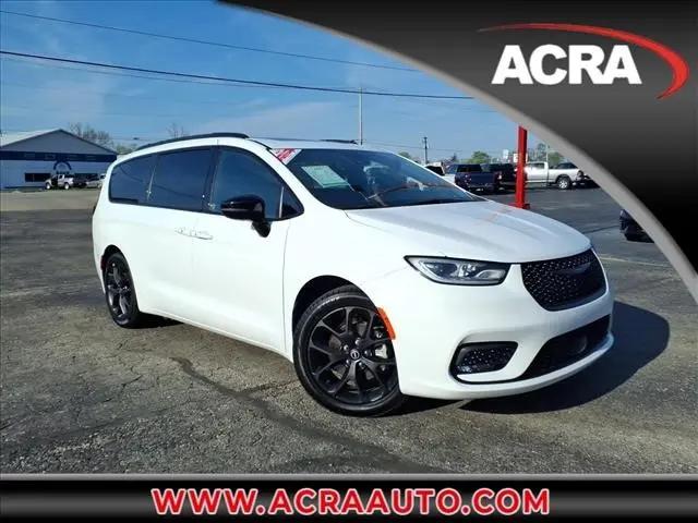 2025 Chrysler Pacifica Limited for sale in Columbus, IN